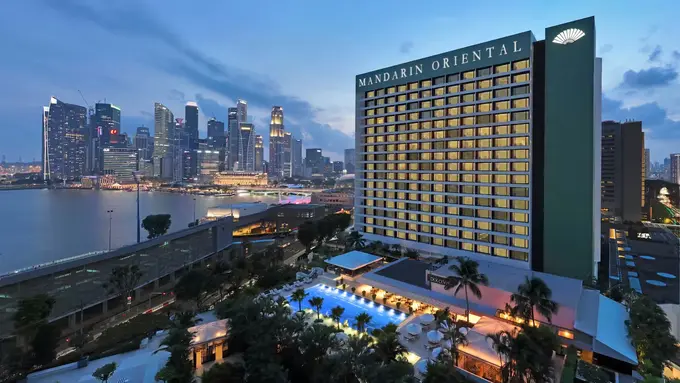 Mandarin Oriental, Singapore ......