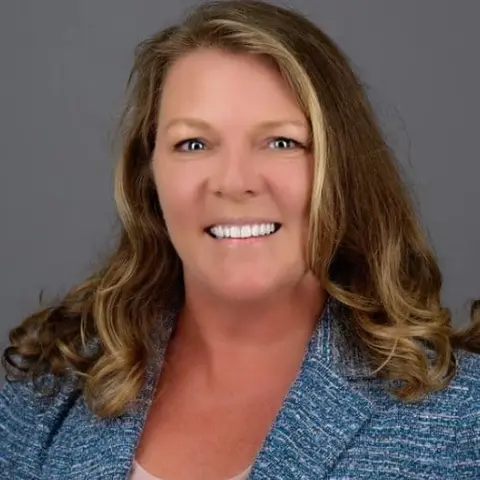 Leslie Bloznalis Ellis
