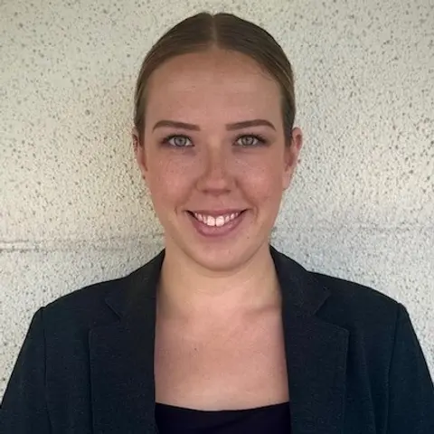 Kaitlyn Lofgren Headshot (1)